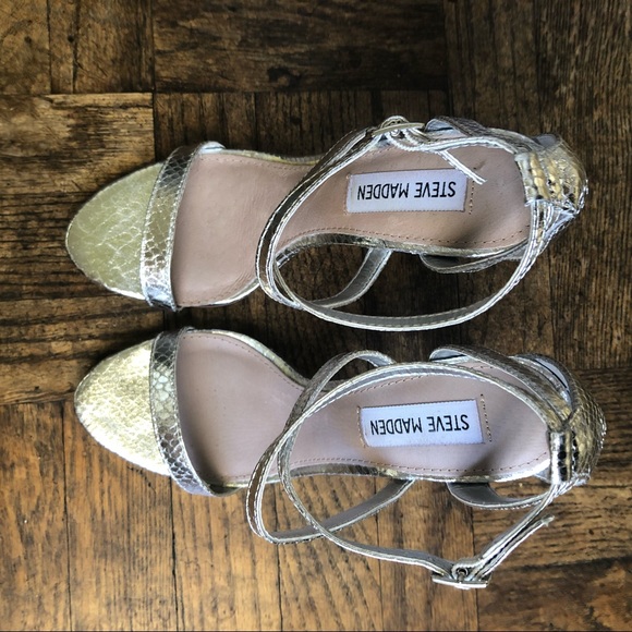 Steve Madden Isolate Silver Heels - Picture 2 of 6